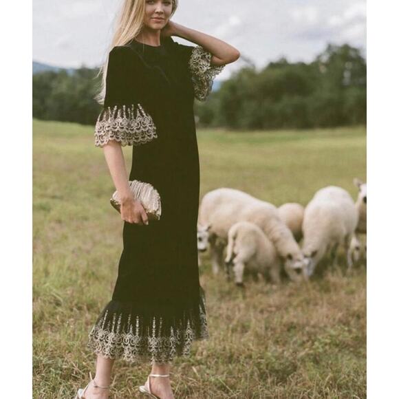 TUCKERNUCK Pomander Place Black Velvet Gold Lace Lillith Dress NWT Size Small - Picture 7 of 11